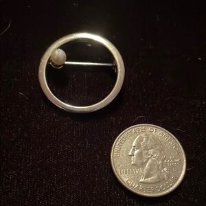 Elegant Silver Circle Brooch with Pearl Accent